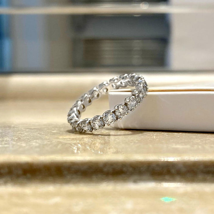 Brilliant cut diamond eternity band for wedding ring