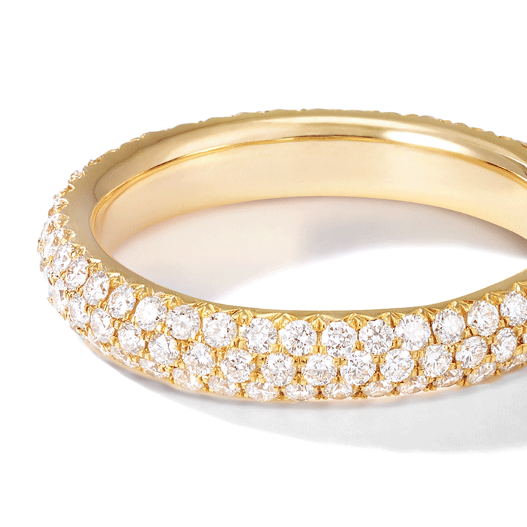 64Facets diamond band with brilliant cut diamonds in a pave setting in 18K gold